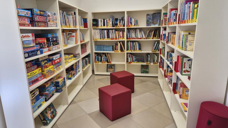Innenansicht Bücherei Bruck an der Leitha