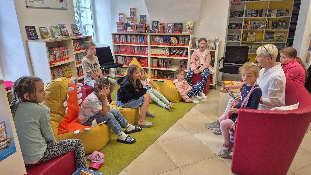 Vorlesestunde in der Stadtbücherei Bruck/Leitha - Juli 2025